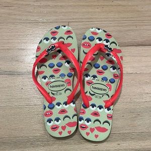 Havaianas sandals for girls with lucky eye designs